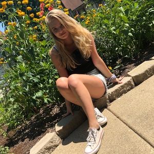 Meet your Posher, Megan